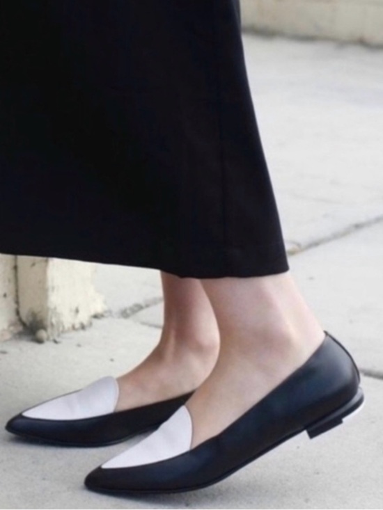 Everlane Shoes - NIB [Everlane] Pointed Toe Italian Leather Black/White Flats Women’s 8.5